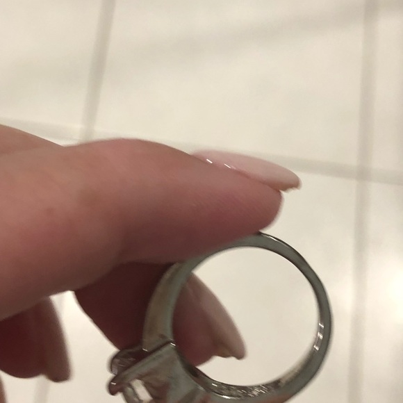 Cubic Zirconia size 8 beautiful ring. - Picture 7 of 8